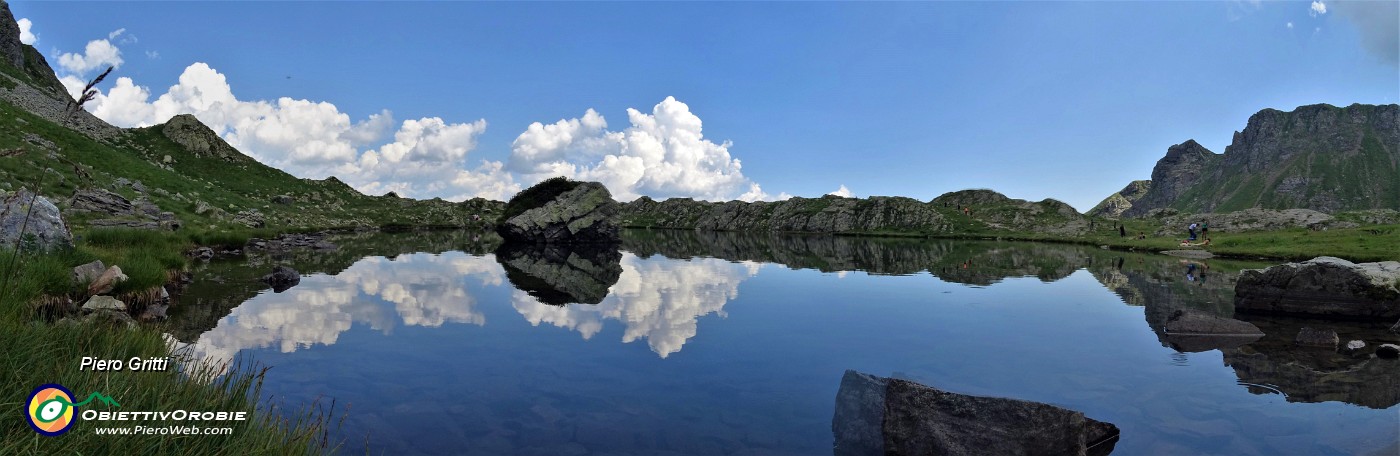 90 Nuvole bianche si specchiano nel lago !.jpg